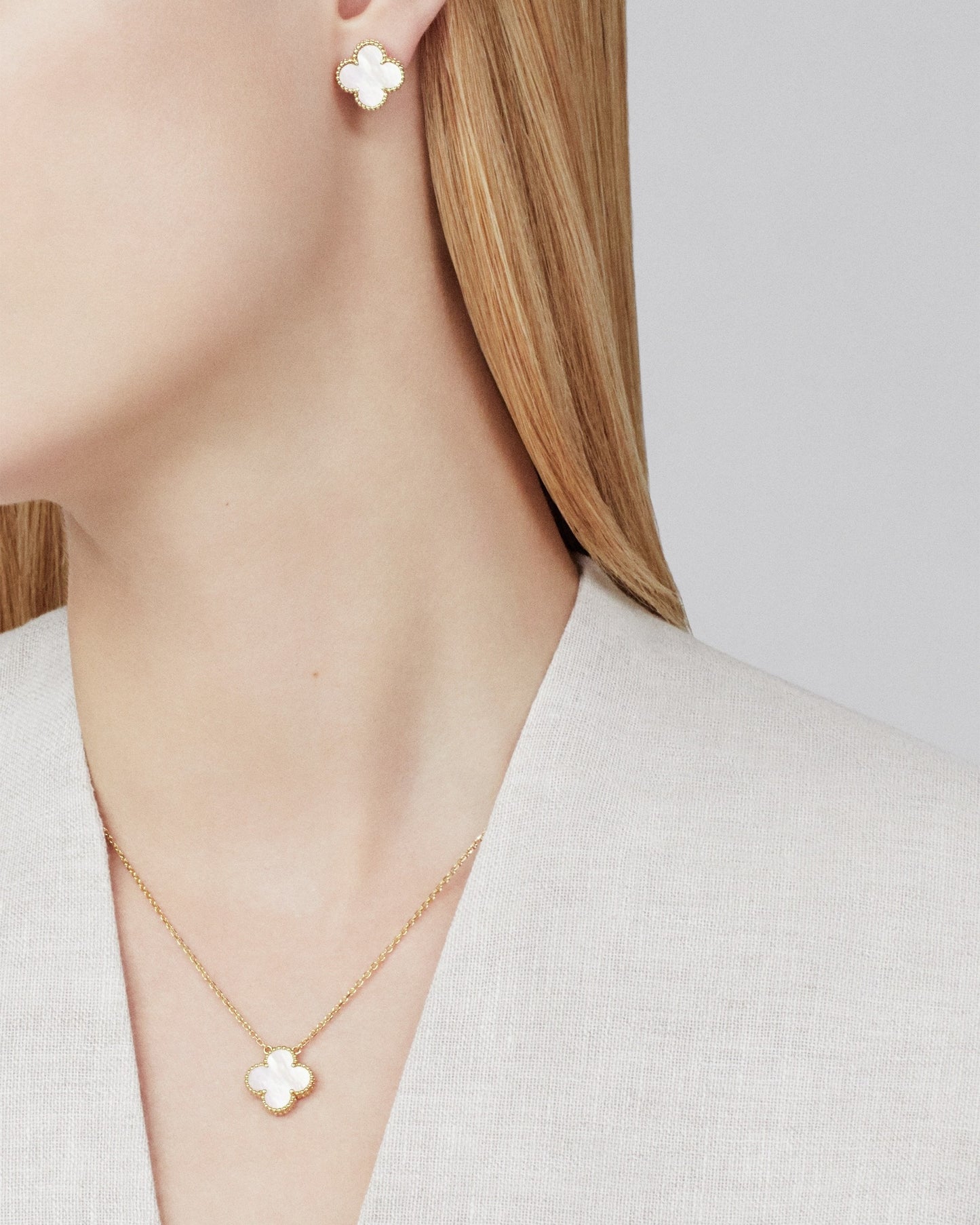 Clover Pendant White