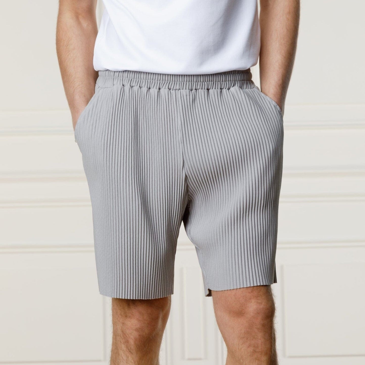 Pleat Shorts Gray