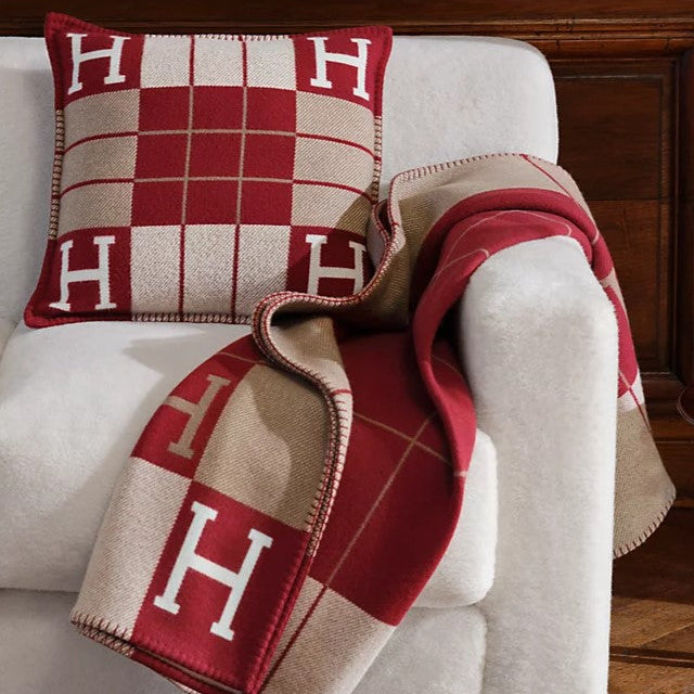 H Throw Blanket Red